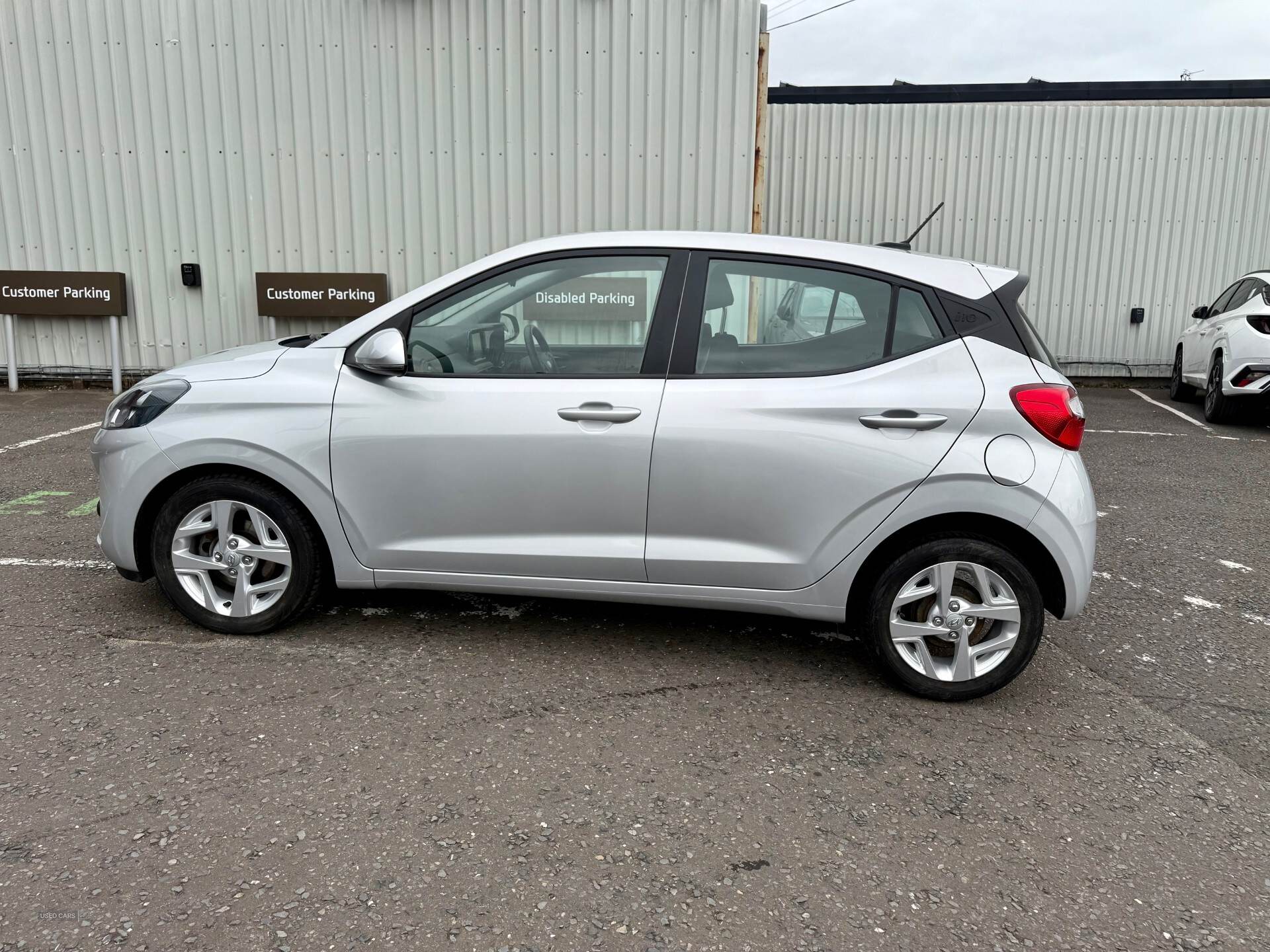 Hyundai i10 HATCHBACK in Down