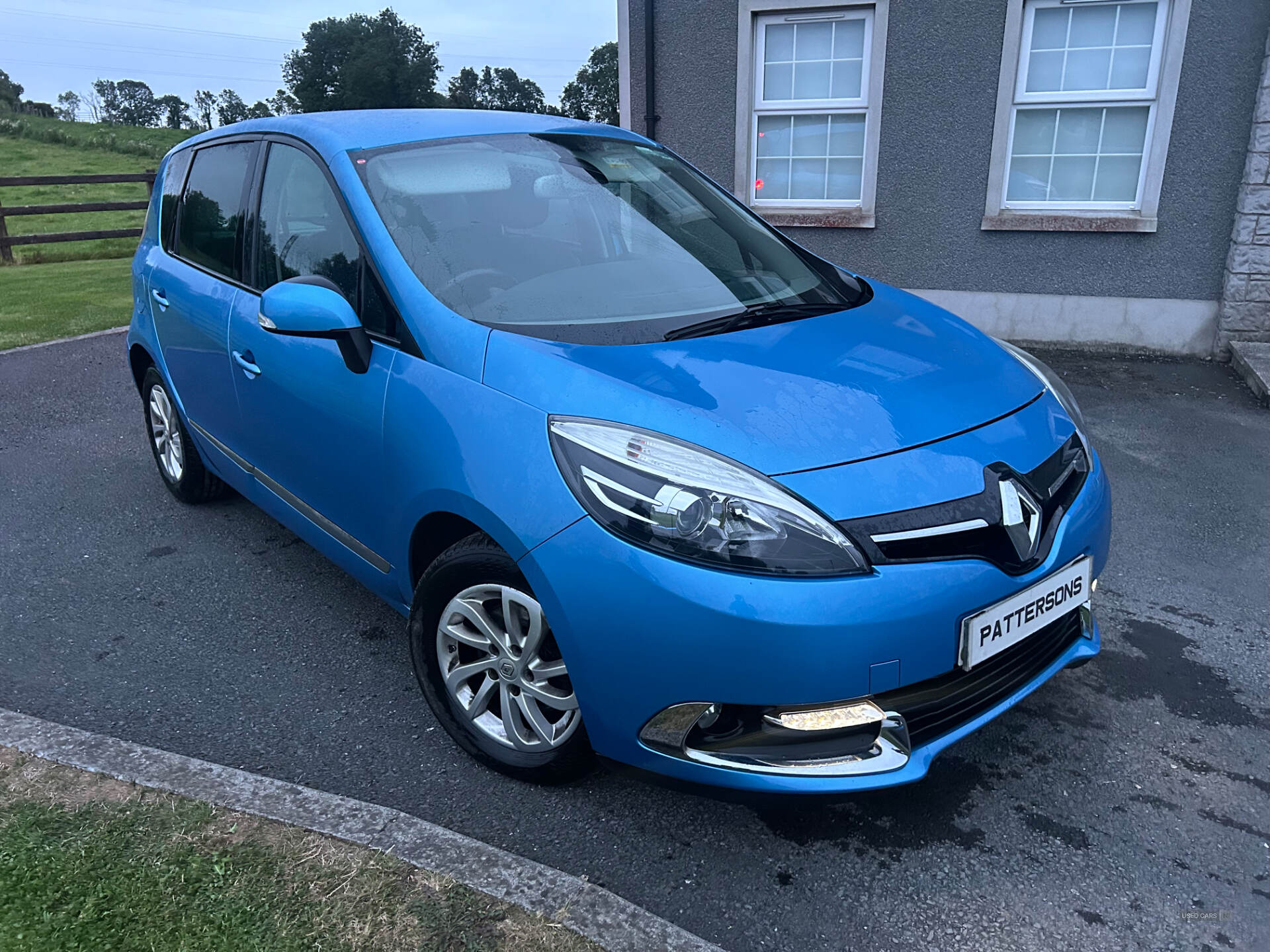 Renault Scenic DIESEL ESTATE in Armagh