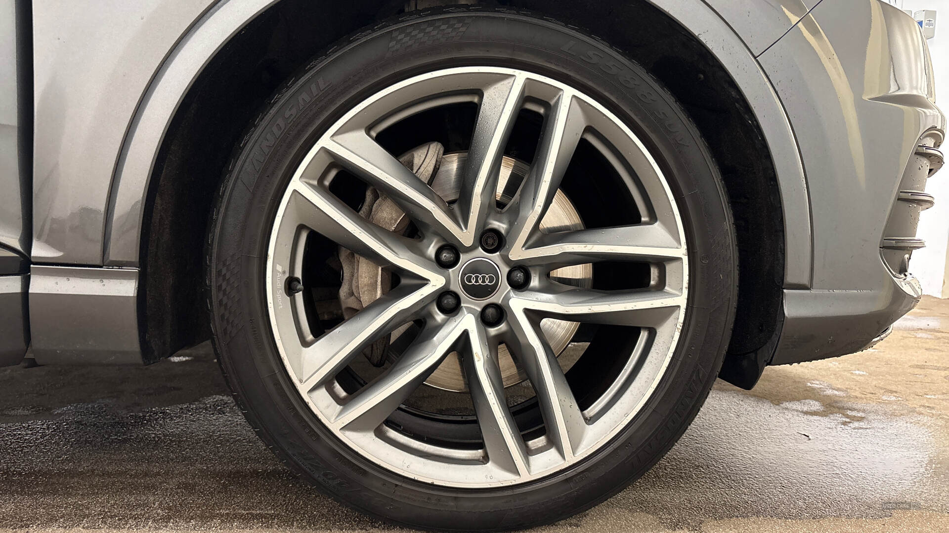Car Thumbnail 5