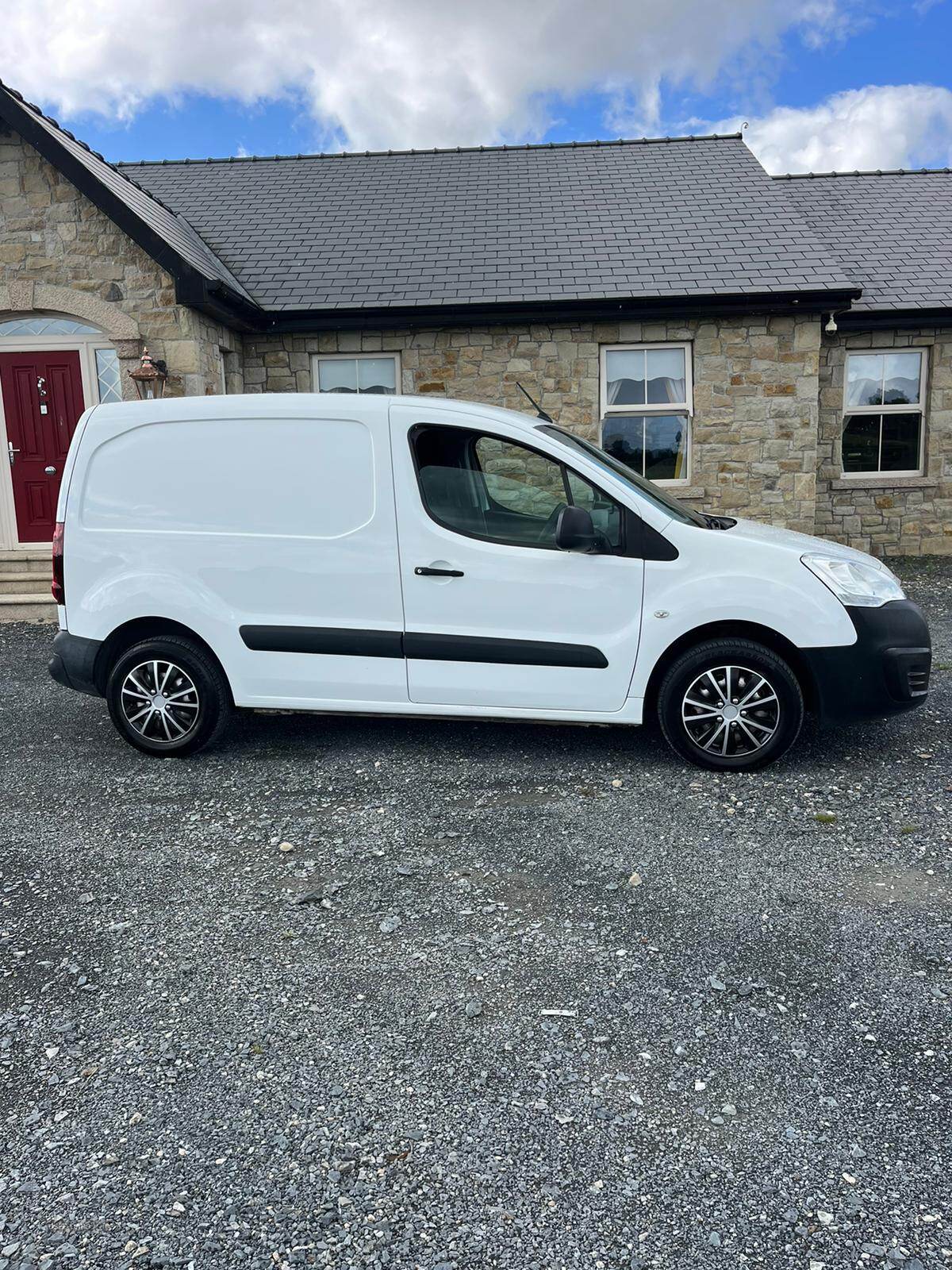 Peugeot Partner L1 DIESEL in Down