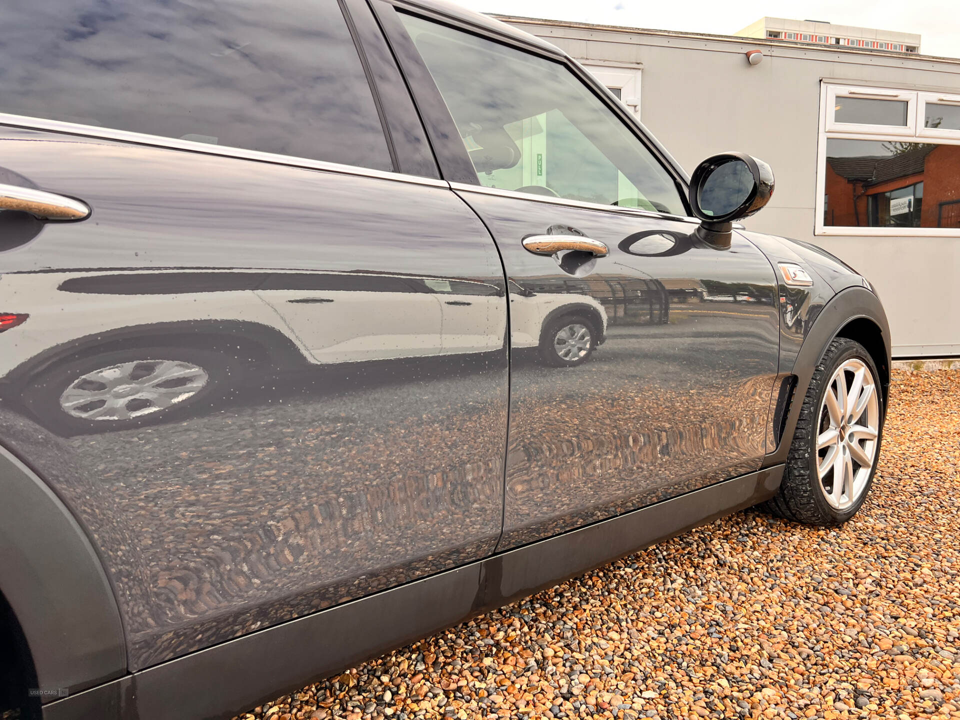 Car Thumbnail 5