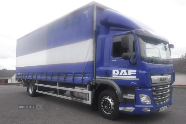 Daf CF 260 Curtainsider 30ft. 9ft highT/Lift 2000kg in Down