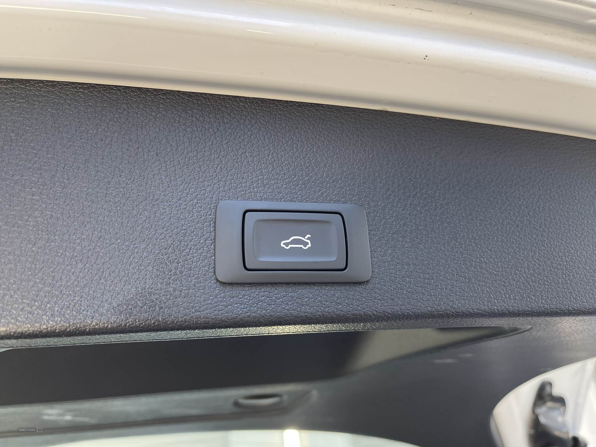Car Thumbnail 16