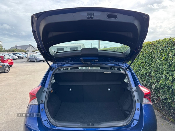 Toyota Auris HATCHBACK in Tyrone
