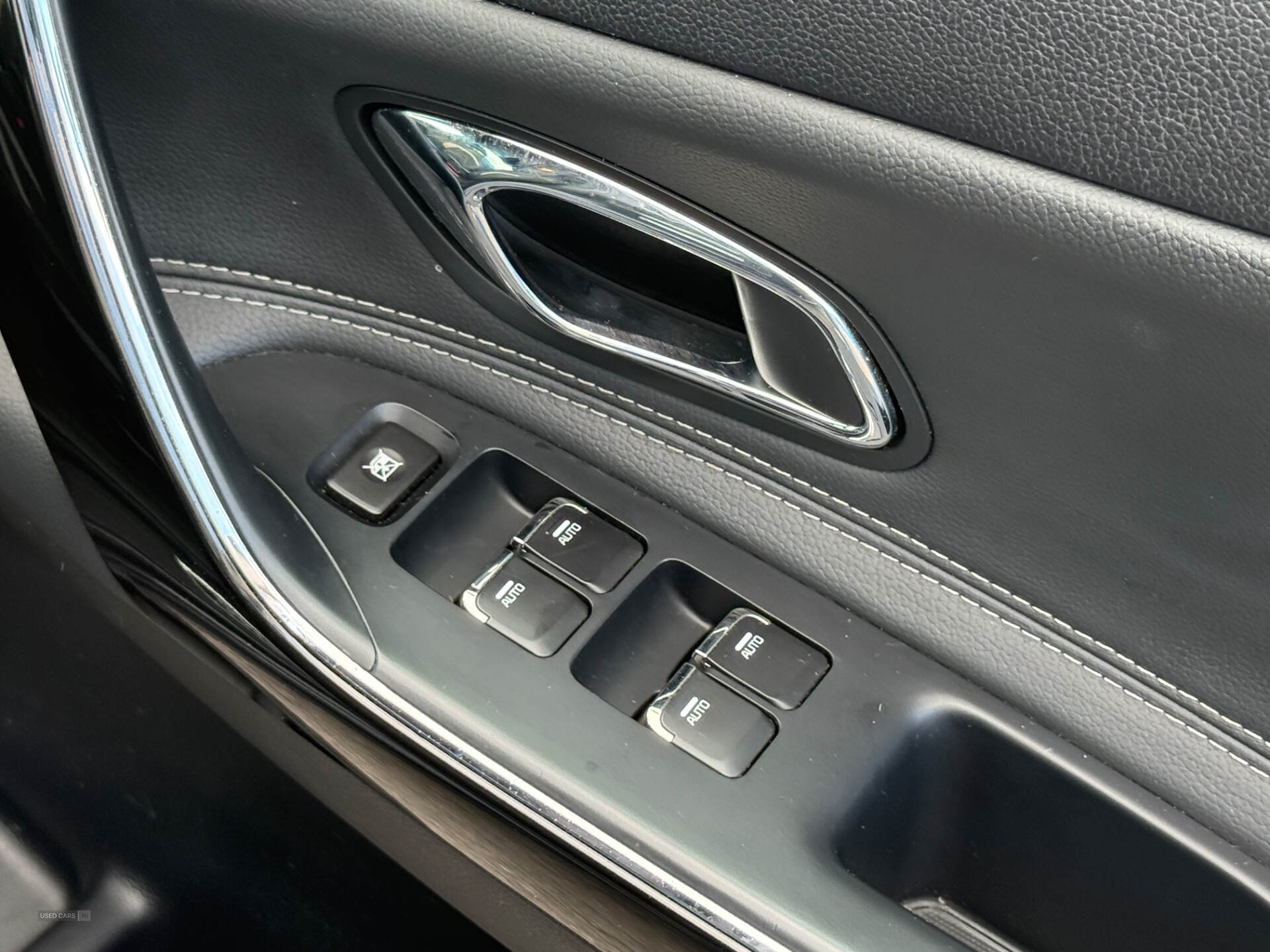 Car Thumbnail 16