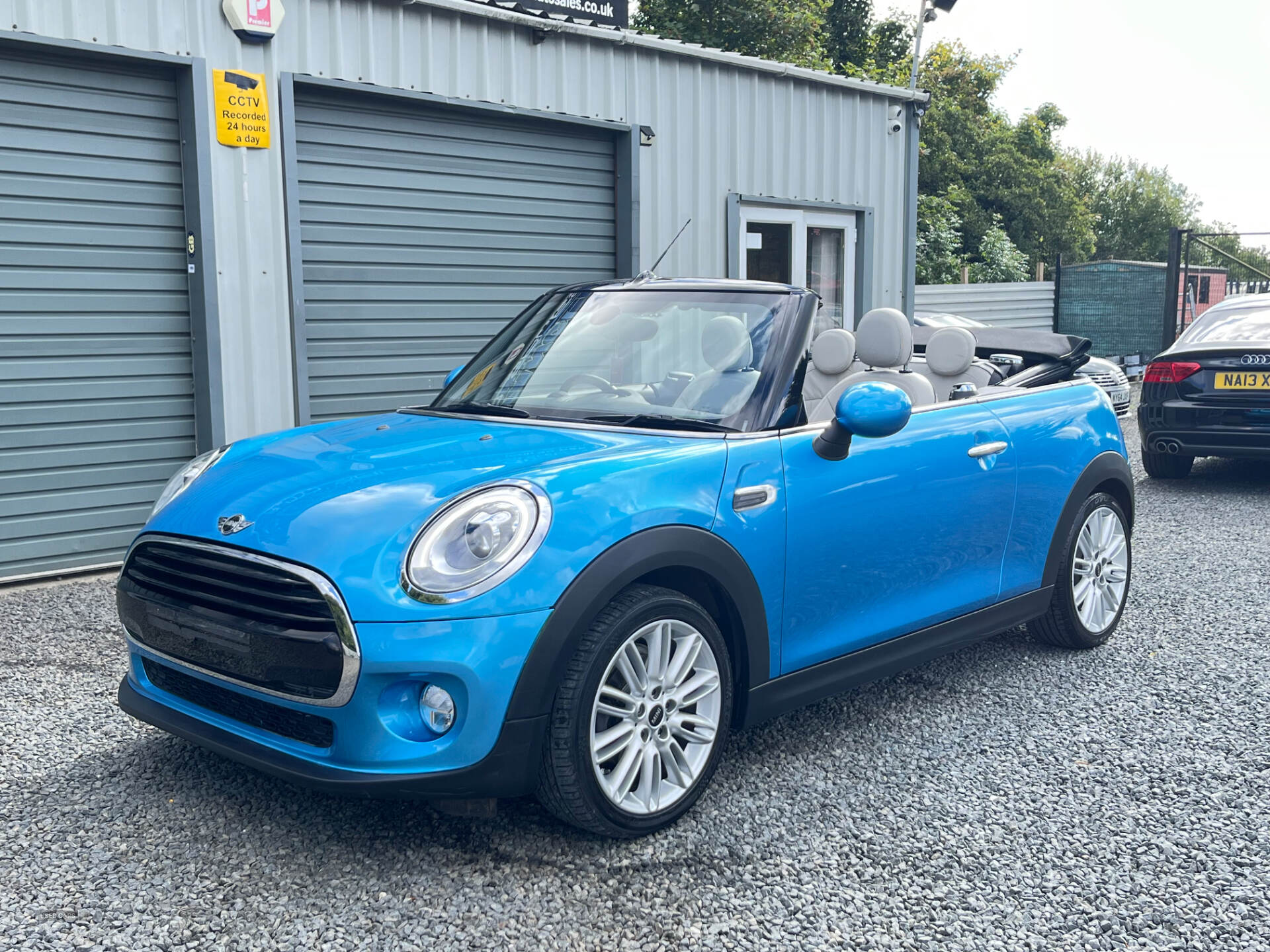 Car Thumbnail 5