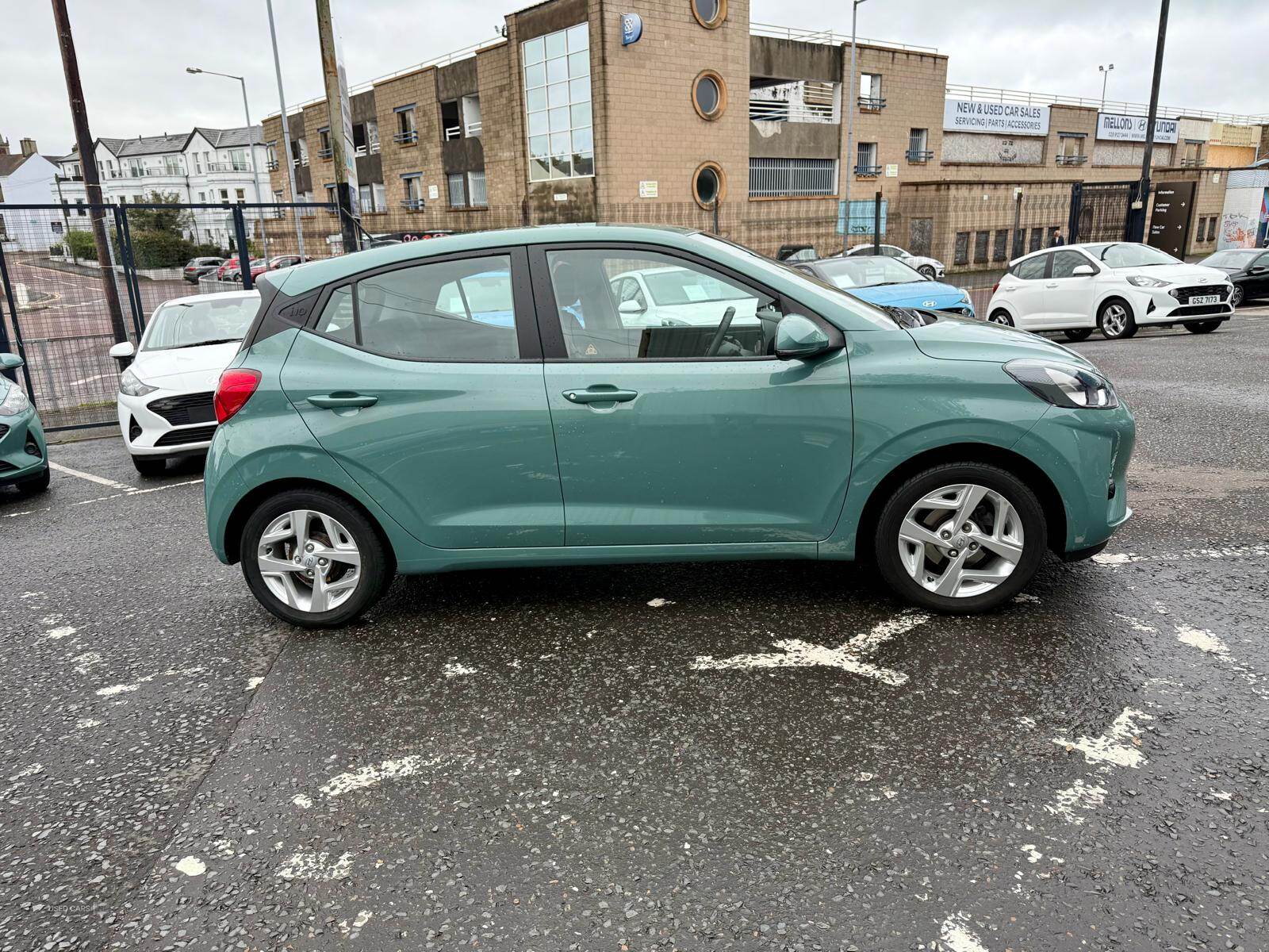 Hyundai i10 HATCHBACK in Down