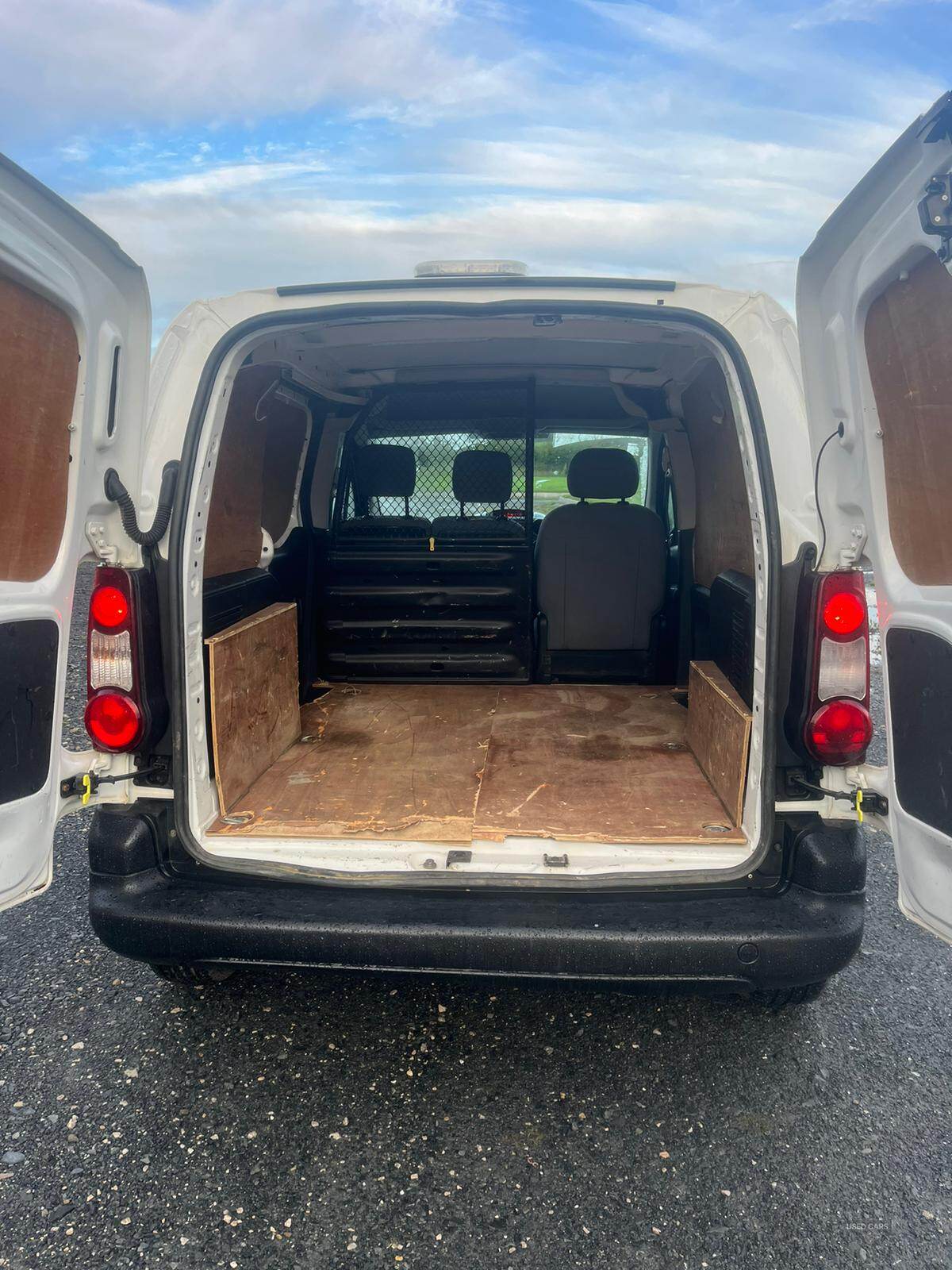 Peugeot Partner L1 DIESEL in Down