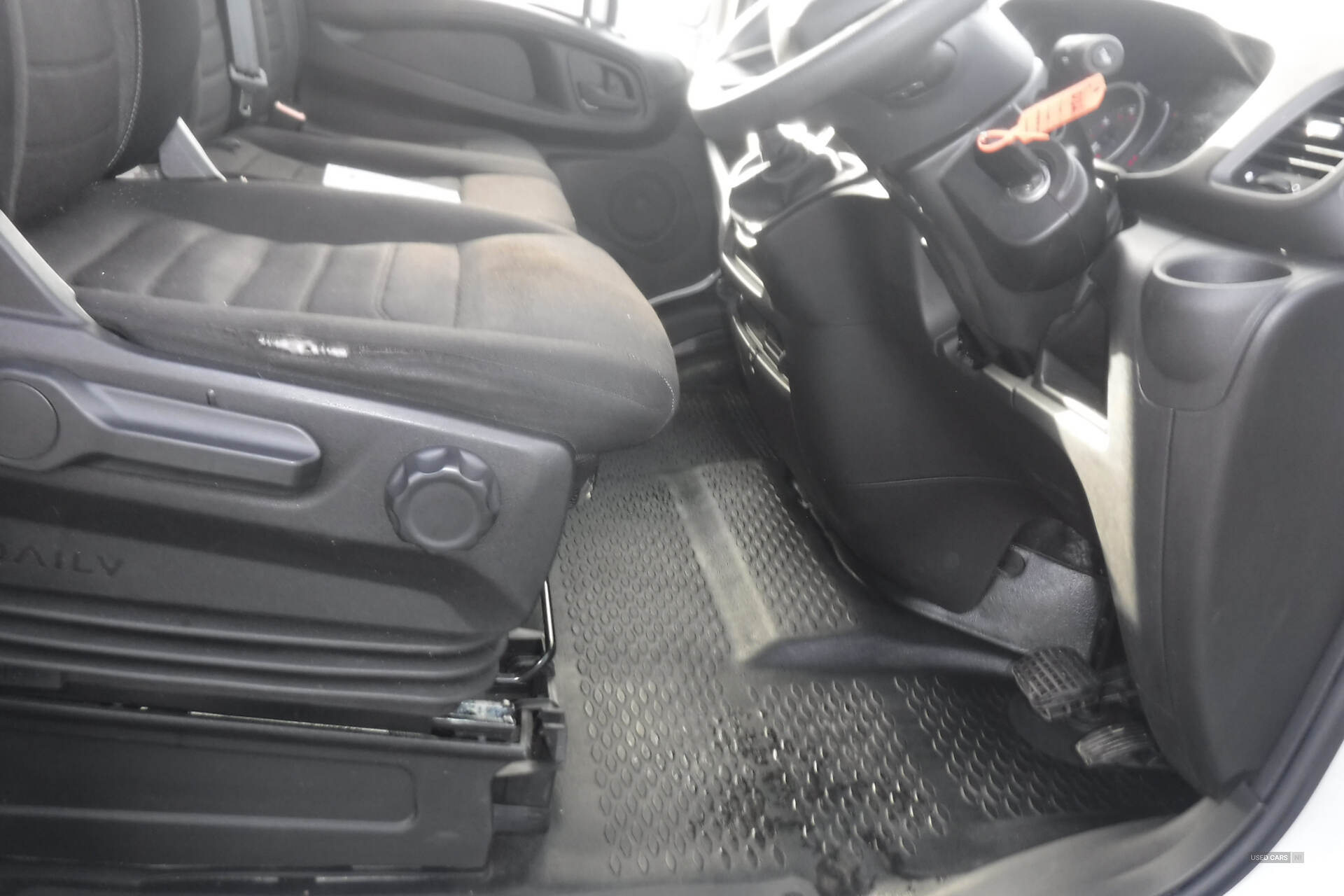 Iveco Daily 72-180 17ft GRP box with Dhollandia tail lift. in Down