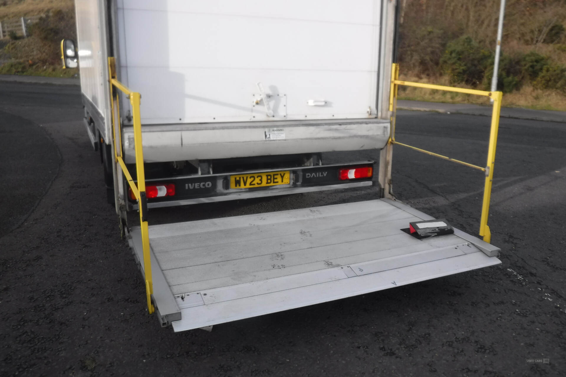 Iveco Daily 72-180 17ft GRP box with Dhollandia tail lift. in Down