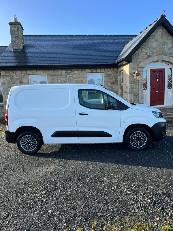 Peugeot Partner STANDARD DIESEL in Down