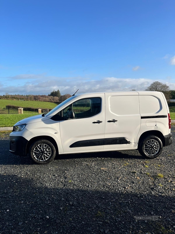 Peugeot Partner STANDARD DIESEL in Down