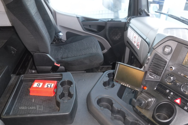 Mercedes AMG GT Mercedes Antos 6x2 rear lift axle 30ft curtainside in Down