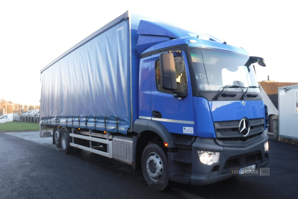 Mercedes Antos 26000kg 6x2 30ft curtainsider rear lift axle. in Down
