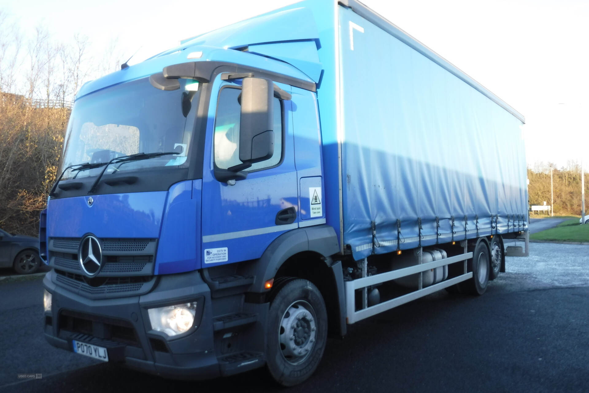 Mercedes Antos 26000kg 6x2 30ft curtainsider rear lift axle. in Down