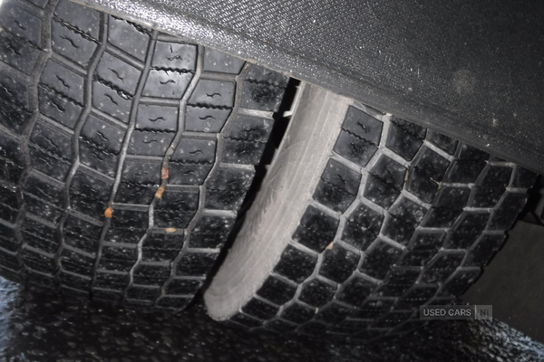 Mercedes Antos 26000kg 6x2 30ft curtainsider rear lift axle. in Down