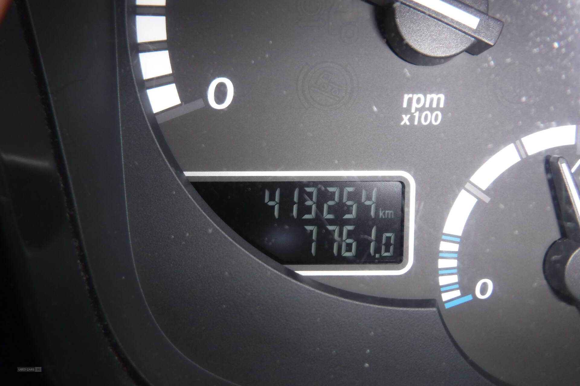 Mercedes Antos 26000kg 6x2 30ft curtainsider rear lift axle. in Down