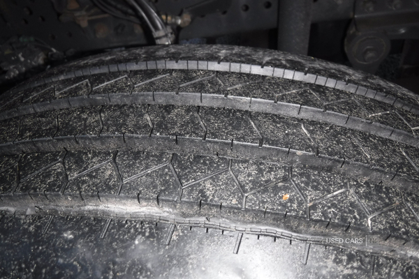 Mercedes Antos 26000kg 6x2 30ft curtainsider rear lift axle. in Down