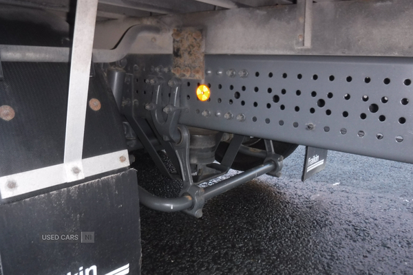 Mercedes Antos 26000kg 6x2 30ft curtainsider rear lift axle. in Down